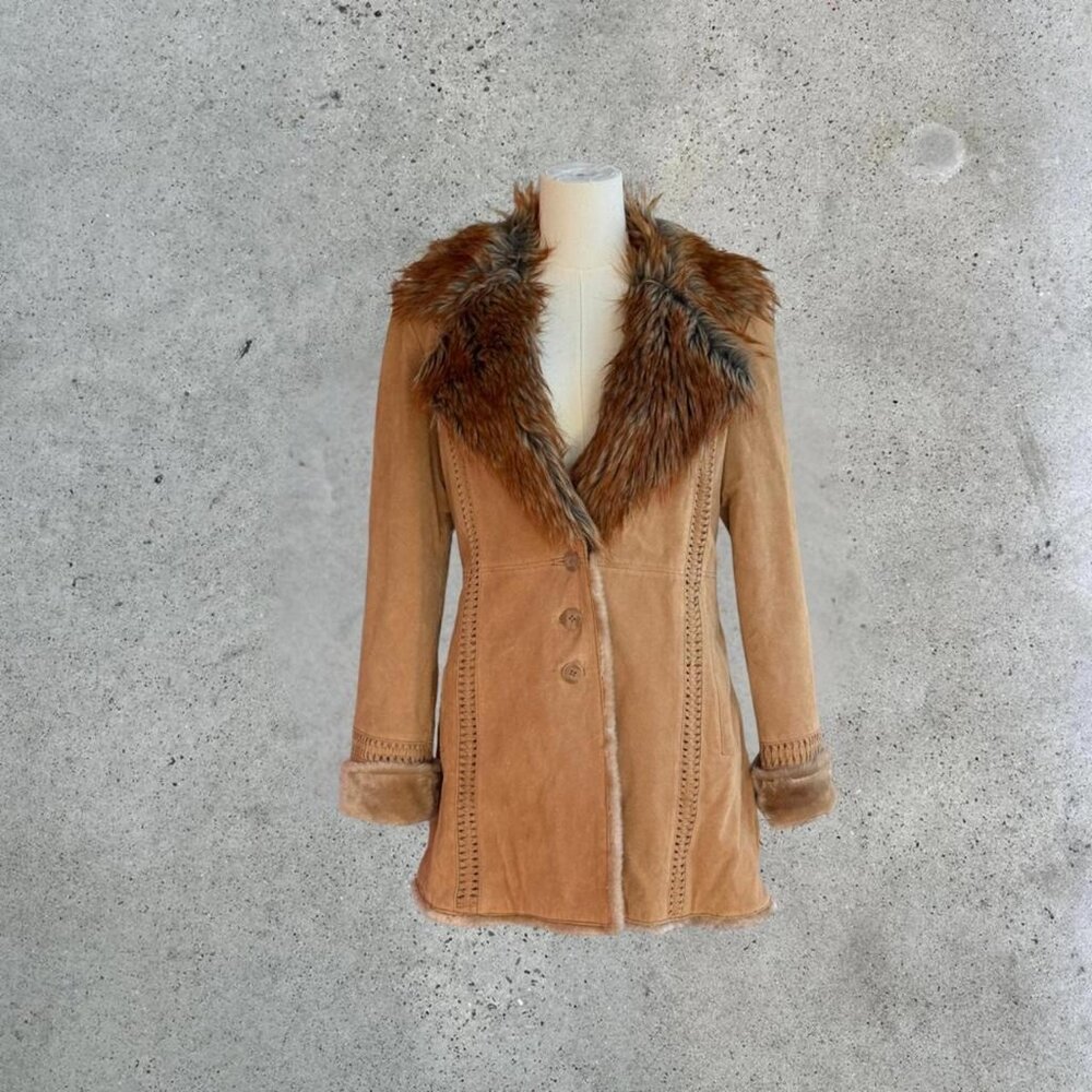 Vintage tan suede coat with faux fur trim